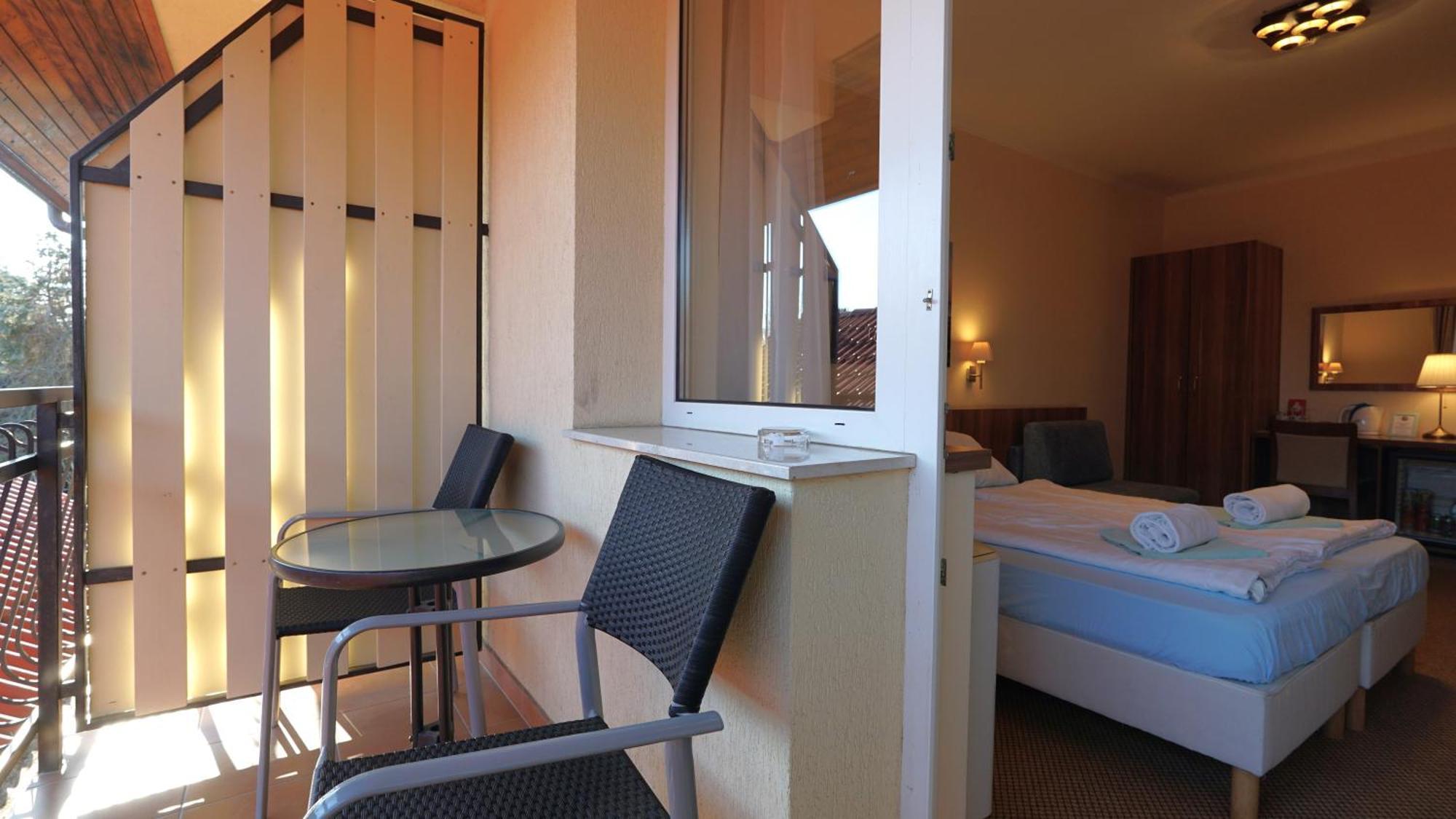 Balaton Colors Beach Hotel Siofok Bagian luar foto