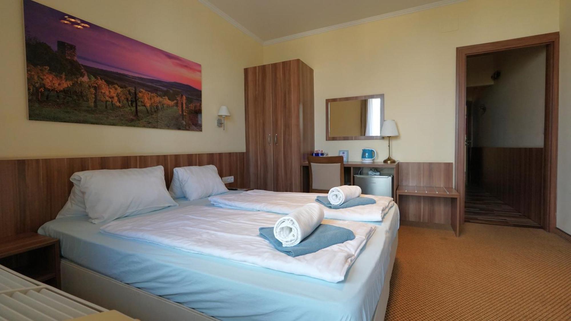 Balaton Colors Beach Hotel Siofok Bagian luar foto