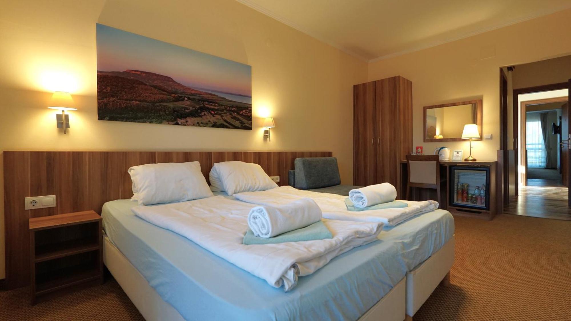 Balaton Colors Beach Hotel Siofok Bagian luar foto