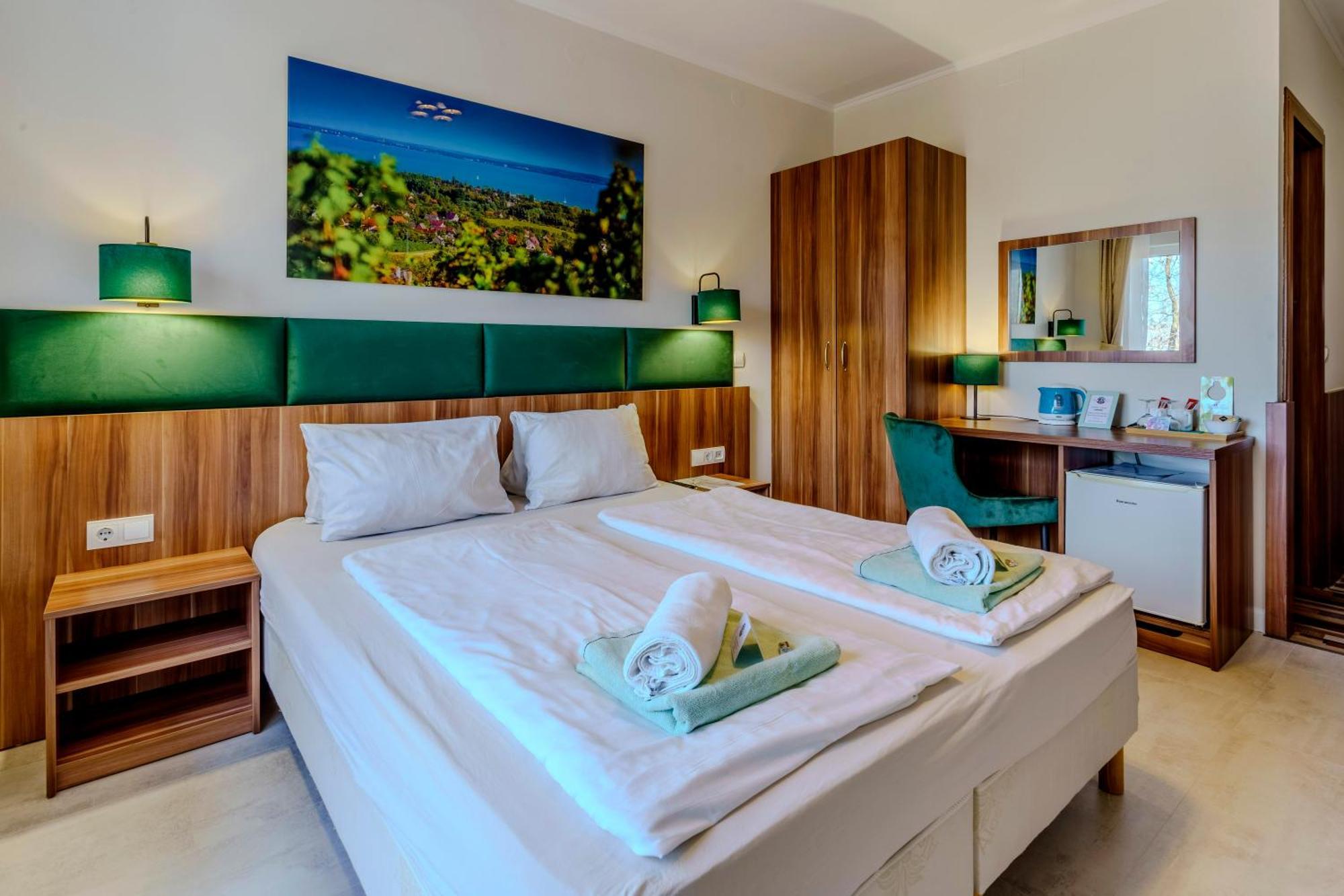 Balaton Colors Beach Hotel Siofok Bagian luar foto