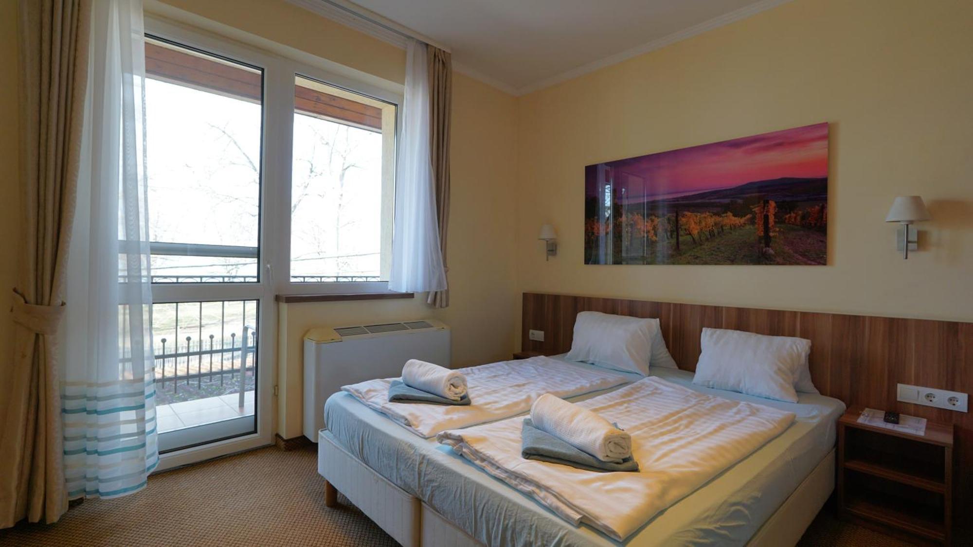 Balaton Colors Beach Hotel Siofok Bagian luar foto