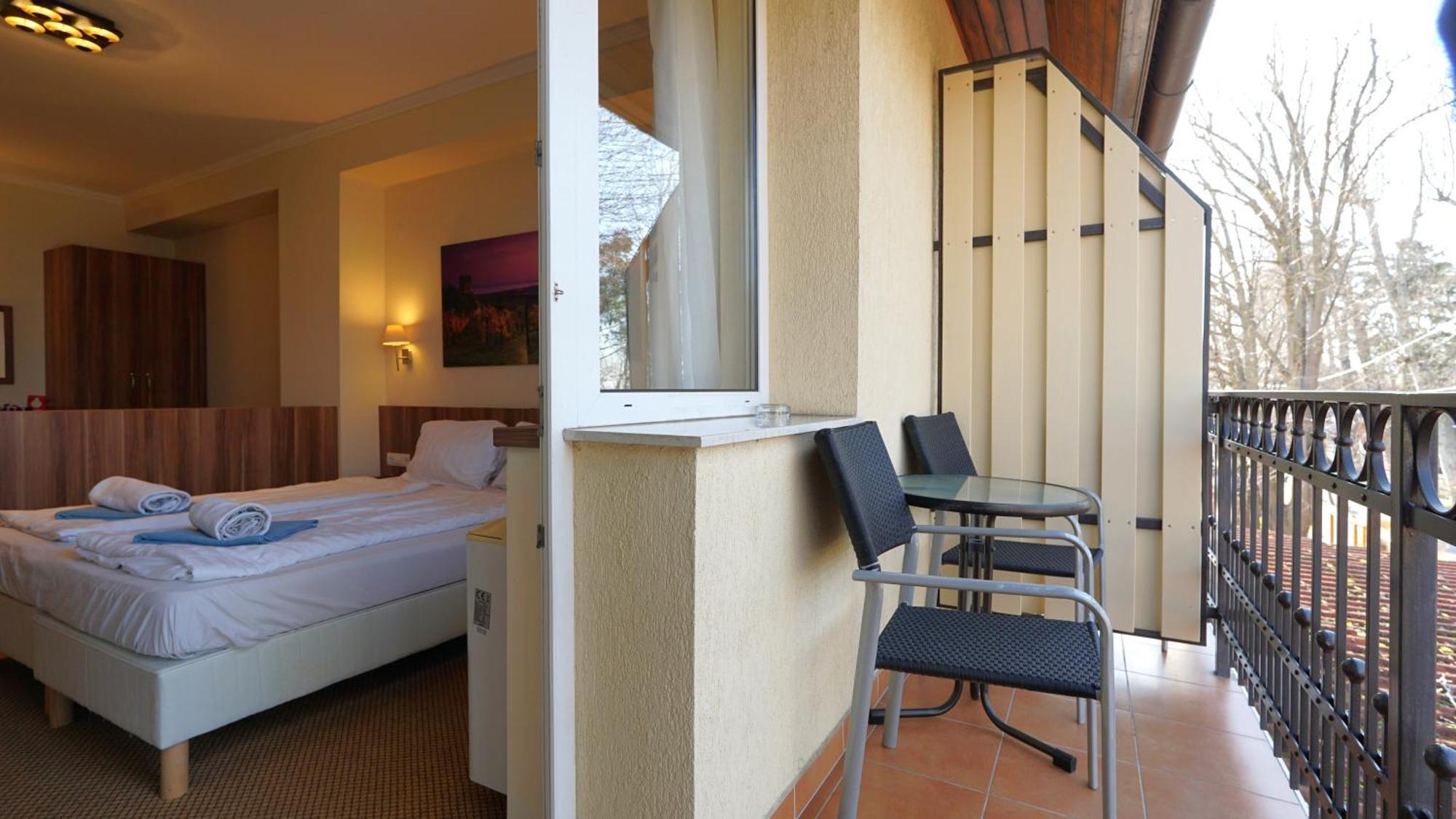 Balaton Colors Beach Hotel Siofok Bagian luar foto