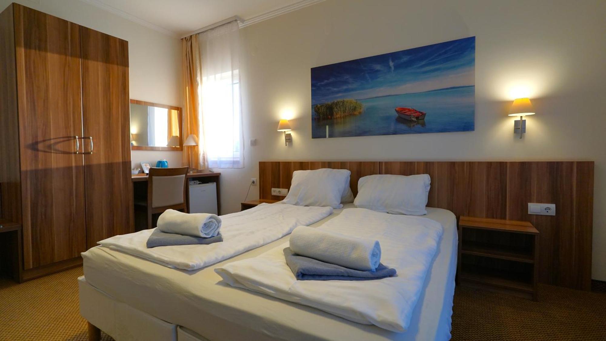 Balaton Colors Beach Hotel Siofok Bagian luar foto