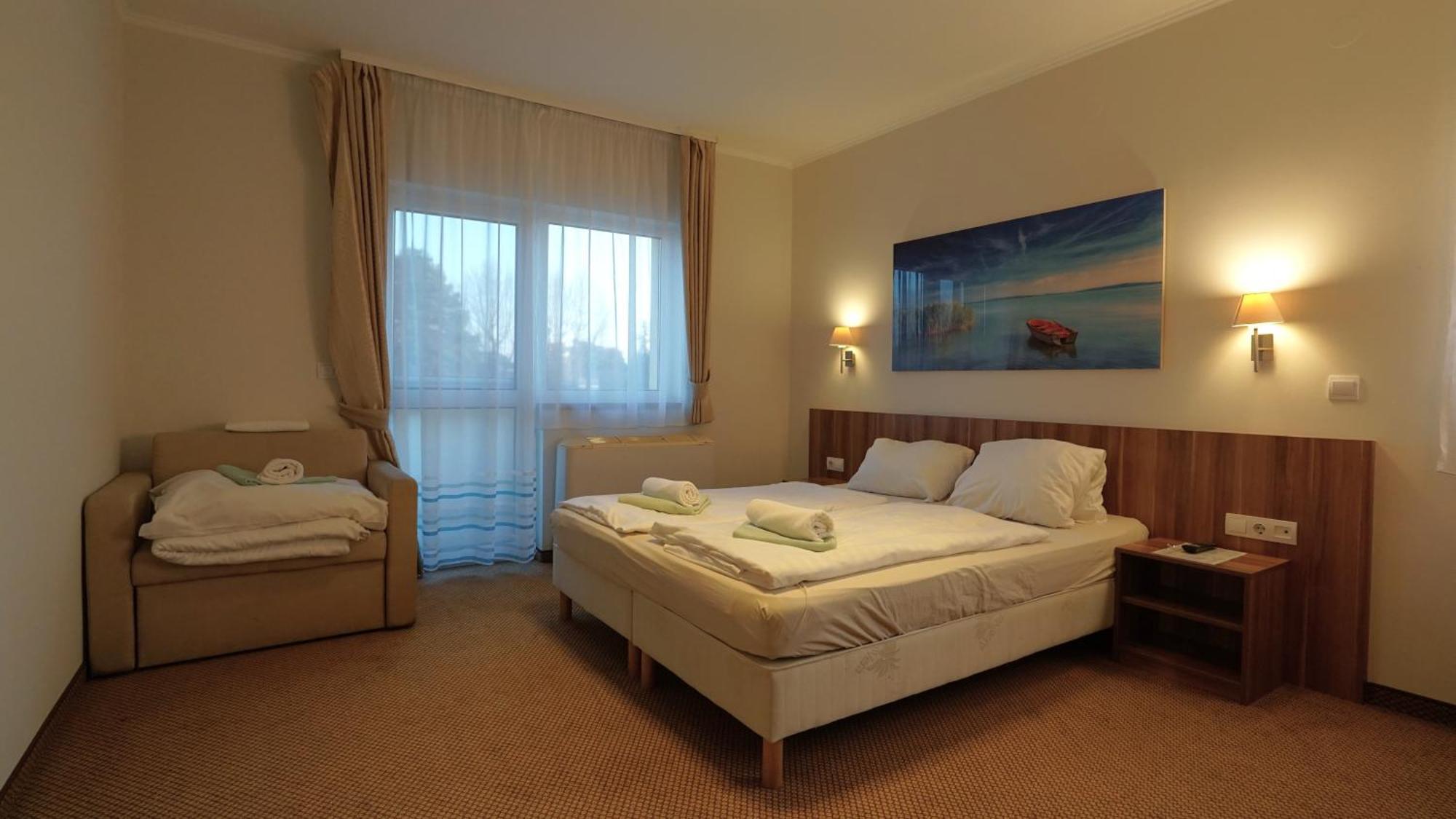 Balaton Colors Beach Hotel Siofok Bagian luar foto