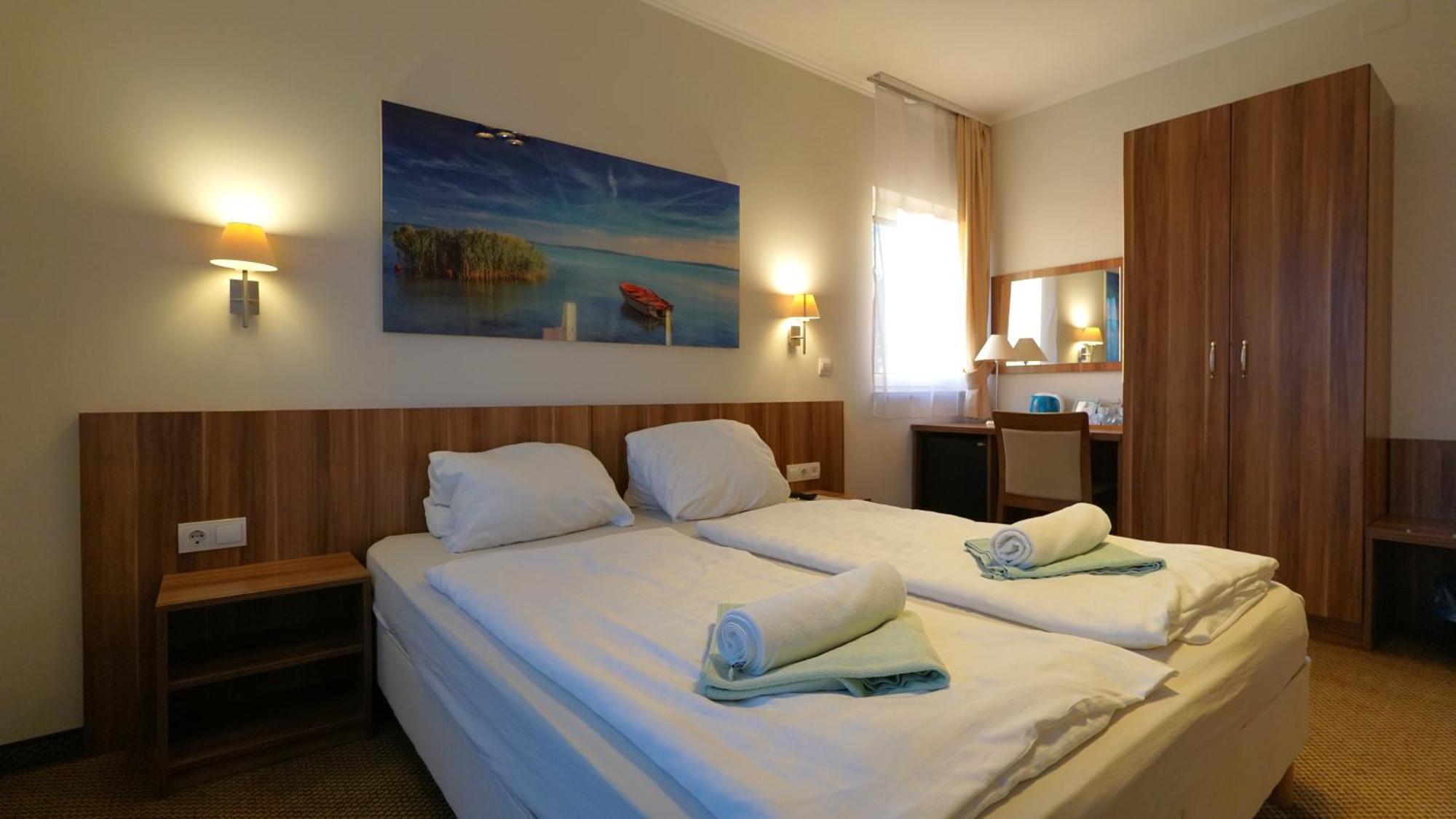 Balaton Colors Beach Hotel Siofok Bagian luar foto