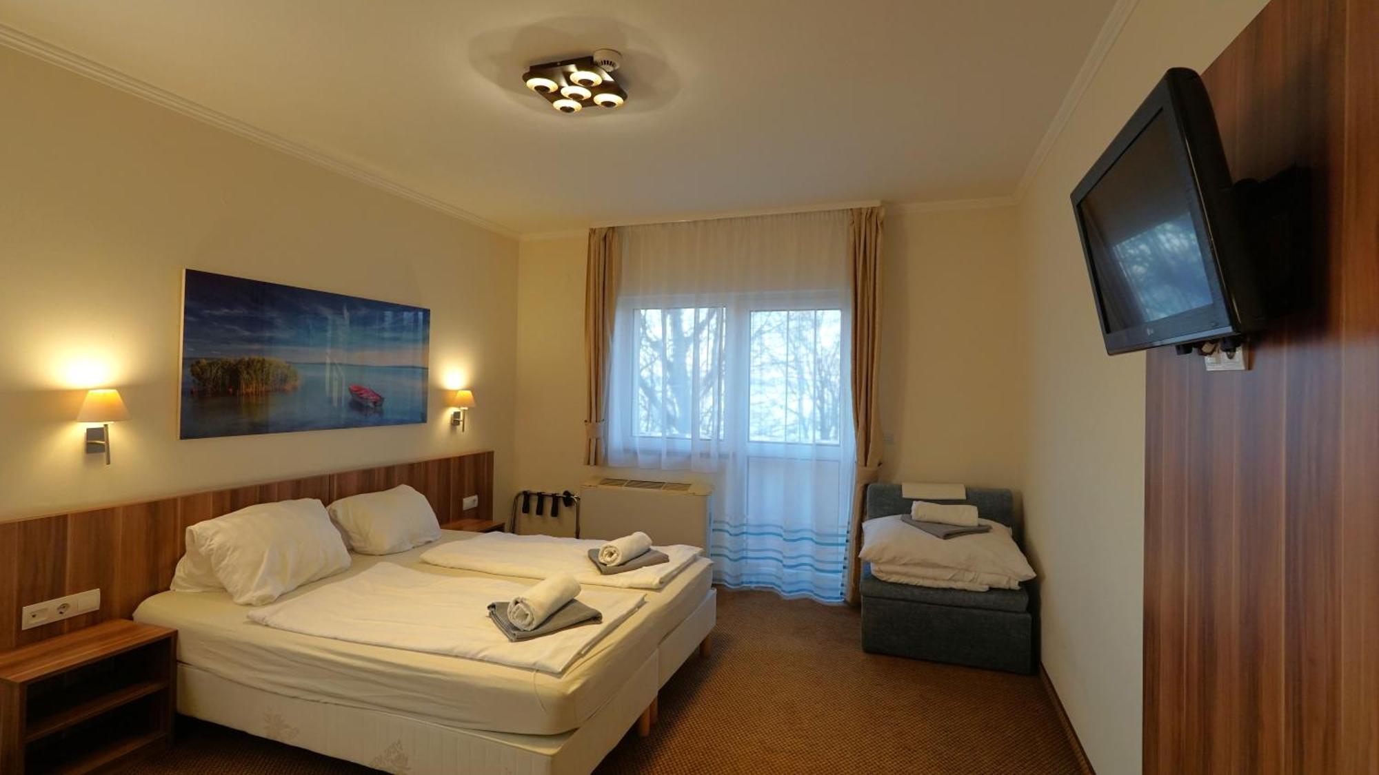 Balaton Colors Beach Hotel Siofok Bagian luar foto