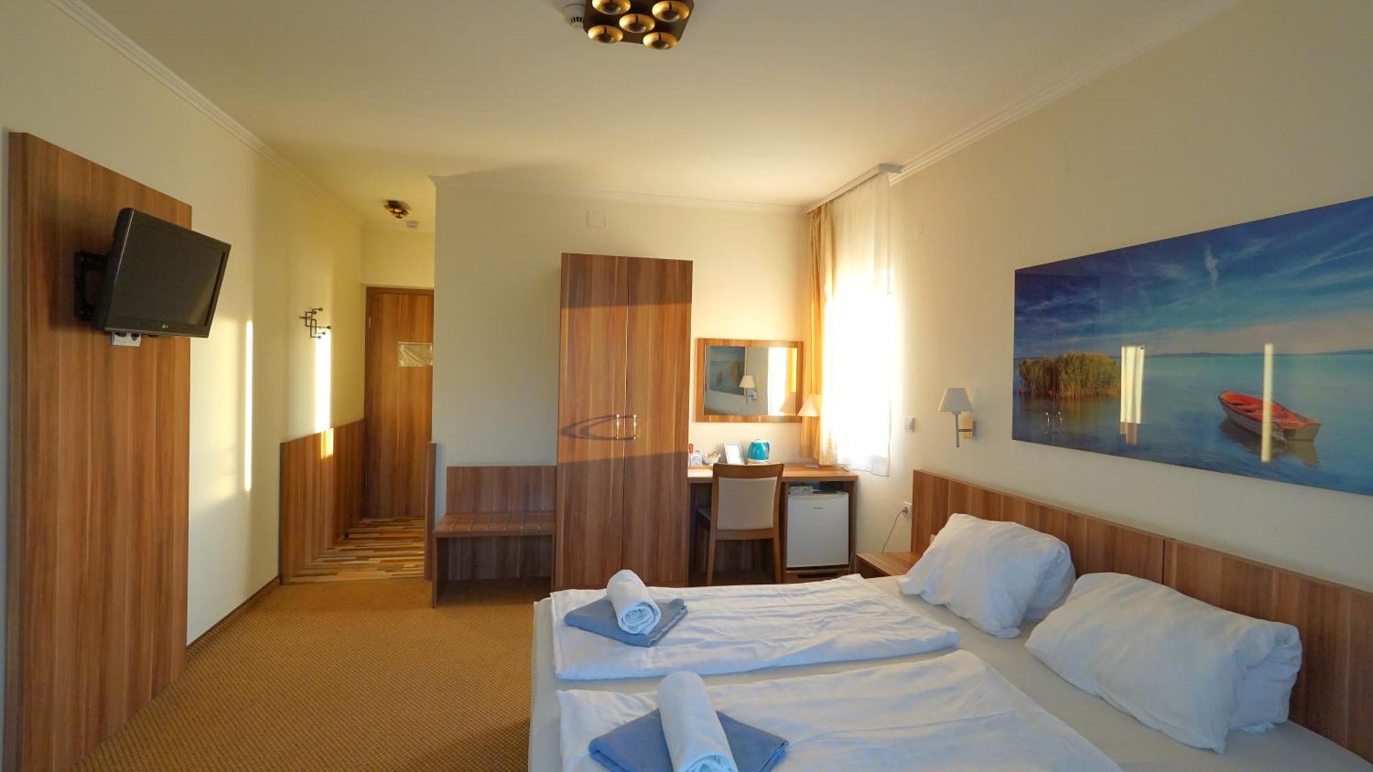 Balaton Colors Beach Hotel Siofok Bagian luar foto