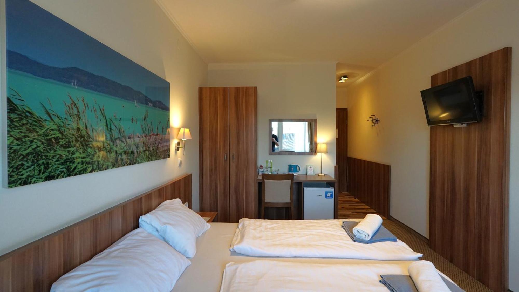 Balaton Colors Beach Hotel Siofok Bagian luar foto
