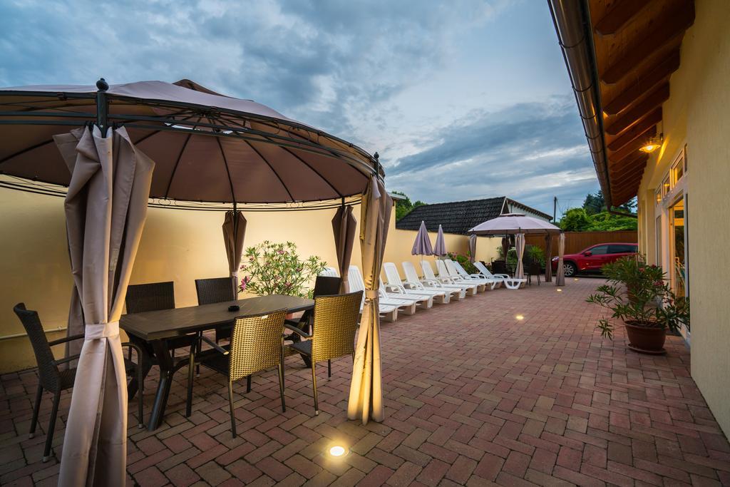 Balaton Colors Beach Hotel Siofok Bagian luar foto
