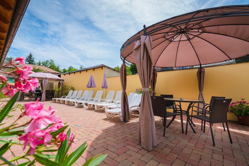 Balaton Colors Beach Hotel Siofok Bagian luar foto